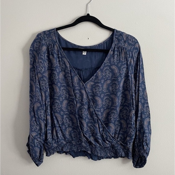 American Eagle Outfitters Tops - American Eagle Cropped Top  Blouse